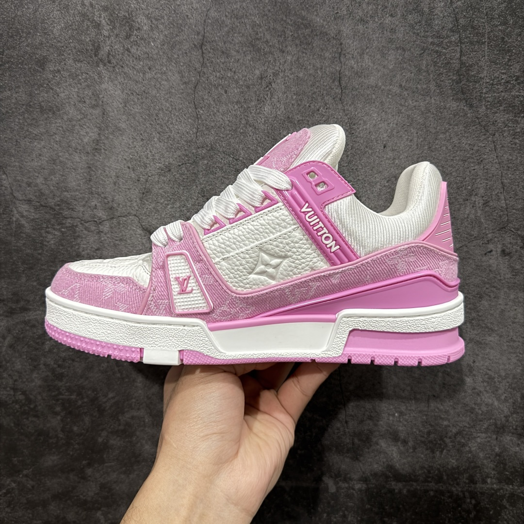 图片[2]-【天花板/Goat版】 市场最强版 没有之一的存在💪🏻 Louis Vuitton LV Trainer 系列全新版上架 手里有正品的可以对比下🆚懂货的看细节‼️ 此版品质是市场从未达到的新高度！ 整体版型 皮料 牛仔布的色差 压花纹路清晰度 后跟版型等等 都可以自行对比[机智]吊打市场所有货，怒甩十条街的那种，直接来正品对比图🆚，欢迎拿市场各大工厂的货来对比！ 尺码：35-45码-选品中心