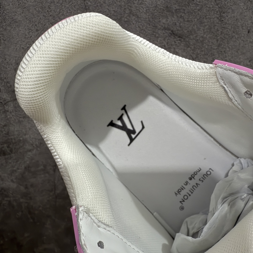 图片[8]-【天花板/Goat版】 市场最强版 没有之一的存在💪🏻 Louis Vuitton LV Trainer 系列全新版上架 手里有正品的可以对比下🆚懂货的看细节‼️ 此版品质是市场从未达到的新高度！ 整体版型 皮料 牛仔布的色差 压花纹路清晰度 后跟版型等等 都可以自行对比[机智]吊打市场所有货，怒甩十条街的那种，直接来正品对比图🆚，欢迎拿市场各大工厂的货来对比！ 尺码：35-45码-选品中心