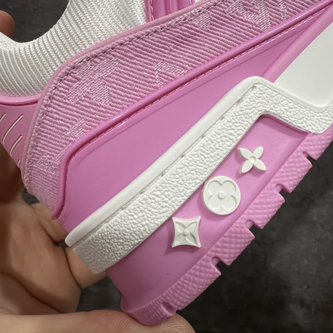 图片[3]-【天花板/Goat版】 市场最强版 没有之一的存在💪🏻 Louis Vuitton LV Trainer 系列全新版上架 手里有正品的可以对比下🆚懂货的看细节‼️ 此版品质是市场从未达到的新高度！ 整体版型 皮料 牛仔布的色差 压花纹路清晰度 后跟版型等等 都可以自行对比[机智]吊打市场所有货，怒甩十条街的那种，直接来正品对比图🆚，欢迎拿市场各大工厂的货来对比！ 尺码：35-45码-选品中心