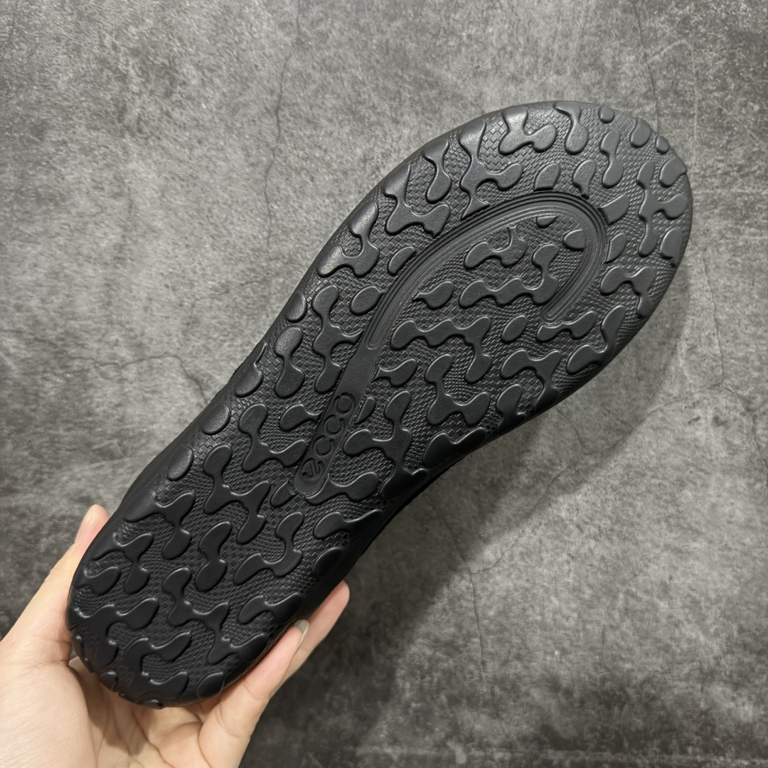 图片[9]-【升级版】ECCO爱步 BIOM LITE 皮革系带时尚耐磨低帮 户外功能鞋 工厂出货 价格实惠不杀猪‼️ ECCO以三大核心特征为依托：北欧设计风格、鞋履制作、积极的生活方式。北欧设计风格：北欧设计特点是独特、有格调、实用和简约，并且品质优良。鞋履制作：ECCO钟爱鞋履制作以及一切与鞋履制作相关的事物。积极的生活方式：ECCO的创始人希望制作出的鞋履无需磨合，即可完美贴合脚型，帮助人们享受行走的乐趣。ECCO的成功源自其产品质量和创新的技术水平，恪守“鞋遵循双足”的设计理念，将的舒适度和风格融为一体。ECCO跑遍全世界寻找创新的原料。从制革制鞋一体化的设置，源头上控制皮革质量，确保对人体无害。 尺码：36 37 38 39 40 41 42 43 44 45-选品中心