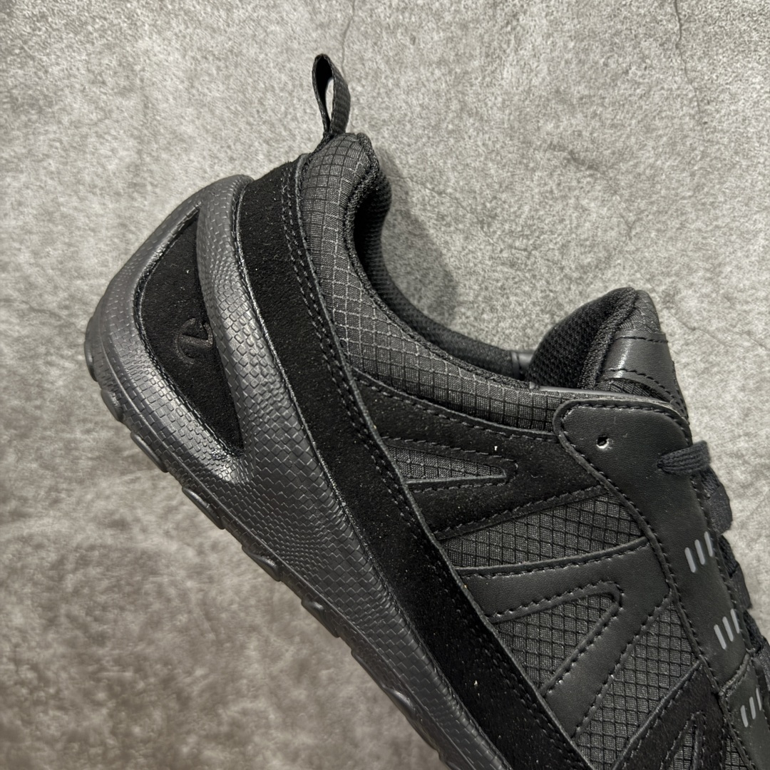 图片[7]-【升级版】ECCO爱步 BIOM LITE 皮革系带时尚耐磨低帮 户外功能鞋 工厂出货 价格实惠不杀猪‼️ ECCO以三大核心特征为依托：北欧设计风格、鞋履制作、积极的生活方式。北欧设计风格：北欧设计特点是独特、有格调、实用和简约，并且品质优良。鞋履制作：ECCO钟爱鞋履制作以及一切与鞋履制作相关的事物。积极的生活方式：ECCO的创始人希望制作出的鞋履无需磨合，即可完美贴合脚型，帮助人们享受行走的乐趣。ECCO的成功源自其产品质量和创新的技术水平，恪守“鞋遵循双足”的设计理念，将的舒适度和风格融为一体。ECCO跑遍全世界寻找创新的原料。从制革制鞋一体化的设置，源头上控制皮革质量，确保对人体无害。 尺码：36 37 38 39 40 41 42 43 44 45-选品中心