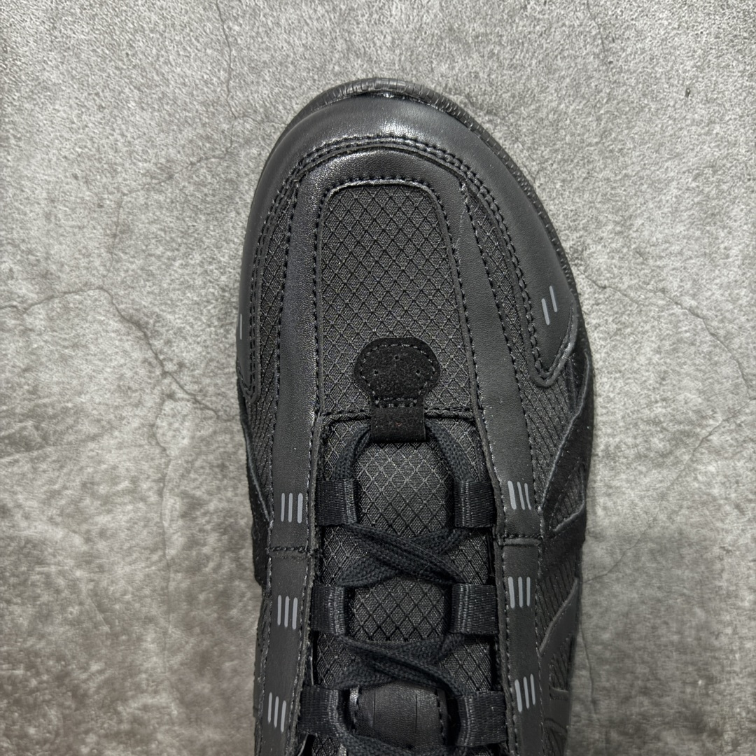 图片[5]-【升级版】ECCO爱步 BIOM LITE 皮革系带时尚耐磨低帮 户外功能鞋 工厂出货 价格实惠不杀猪‼️ ECCO以三大核心特征为依托：北欧设计风格、鞋履制作、积极的生活方式。北欧设计风格：北欧设计特点是独特、有格调、实用和简约，并且品质优良。鞋履制作：ECCO钟爱鞋履制作以及一切与鞋履制作相关的事物。积极的生活方式：ECCO的创始人希望制作出的鞋履无需磨合，即可完美贴合脚型，帮助人们享受行走的乐趣。ECCO的成功源自其产品质量和创新的技术水平，恪守“鞋遵循双足”的设计理念，将的舒适度和风格融为一体。ECCO跑遍全世界寻找创新的原料。从制革制鞋一体化的设置，源头上控制皮革质量，确保对人体无害。 尺码：36 37 38 39 40 41 42 43 44 45-选品中心