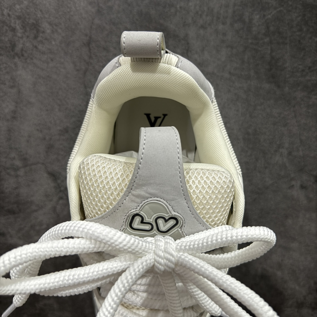 图片[8]-【佛山顶级超A版】Louis Vuitton LV Skate系列 灰白 仓库现货 当天可取 佛山超A私人订单 专柜混卖零售专供 所有配色均为购买原版复刻 整体版型 皮料 市场独一无二 后跟版型都可以自行对比[机智]吊打市场所有货 怒甩十条街，欢迎拿市场各大工厂的货来对比！ 鞋舌烫金超正 压印程度秒杀市面90%以上的高端货 新配色陆续开发出货 尺码：39-46-选品中心