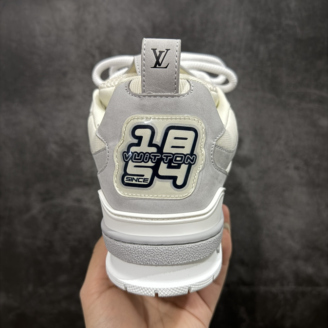 图片[4]-【佛山顶级超A版】Louis Vuitton LV Skate系列 灰白 仓库现货 当天可取 佛山超A私人订单 专柜混卖零售专供 所有配色均为购买原版复刻 整体版型 皮料 市场独一无二 后跟版型都可以自行对比[机智]吊打市场所有货 怒甩十条街，欢迎拿市场各大工厂的货来对比！ 鞋舌烫金超正 压印程度秒杀市面90%以上的高端货 新配色陆续开发出货 尺码：39-46-选品中心