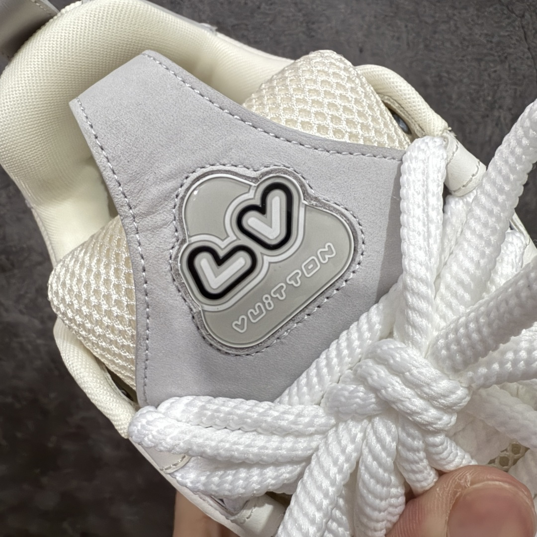 图片[6]-【佛山顶级超A版】Louis Vuitton LV Skate系列 灰白 仓库现货 当天可取 佛山超A私人订单 专柜混卖零售专供 所有配色均为购买原版复刻 整体版型 皮料 市场独一无二 后跟版型都可以自行对比[机智]吊打市场所有货 怒甩十条街，欢迎拿市场各大工厂的货来对比！ 鞋舌烫金超正 压印程度秒杀市面90%以上的高端货 新配色陆续开发出货 尺码：39-46-选品中心