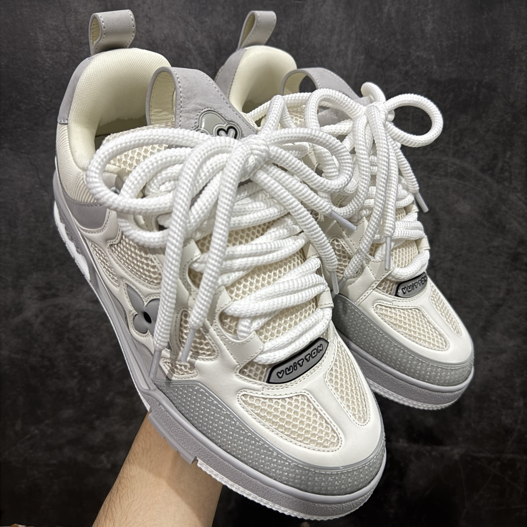 【佛山顶级超A版】Louis Vuitton LV Skate系列 灰白 仓库现货 当天可取 佛山超A私人订单 专柜混卖零售专供 所有配色均为购买原版复刻 整体版型 皮料 市场独一无二 后跟版型都可以自行对比[机智]吊打市场所有货 怒甩十条街，欢迎拿市场各大工厂的货来对比！ 鞋舌烫金超正 压印程度秒杀市面90%以上的高端货 新配色陆续开发出货 尺码：39-46-选品中心