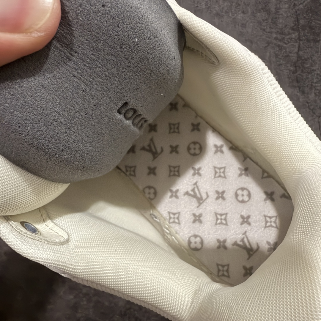 图片[9]-【佛山顶级超A版】Louis Vuitton LV Skate系列 灰白 仓库现货 当天可取 佛山超A私人订单 专柜混卖零售专供 所有配色均为购买原版复刻 整体版型 皮料 市场独一无二 后跟版型都可以自行对比[机智]吊打市场所有货 怒甩十条街，欢迎拿市场各大工厂的货来对比！ 鞋舌烫金超正 压印程度秒杀市面90%以上的高端货 新配色陆续开发出货 尺码：39-46-选品中心