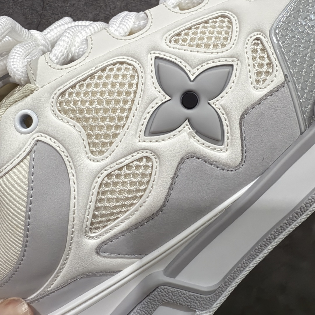 图片[4]-【佛山顶级超A版】Louis Vuitton LV Skate系列 灰白 仓库现货 当天可取 佛山超A私人订单 专柜混卖零售专供 所有配色均为购买原版复刻 整体版型 皮料 市场独一无二 后跟版型都可以自行对比[机智]吊打市场所有货 怒甩十条街，欢迎拿市场各大工厂的货来对比！ 鞋舌烫金超正 压印程度秒杀市面90%以上的高端货 新配色陆续开发出货 尺码：39-46-选品中心