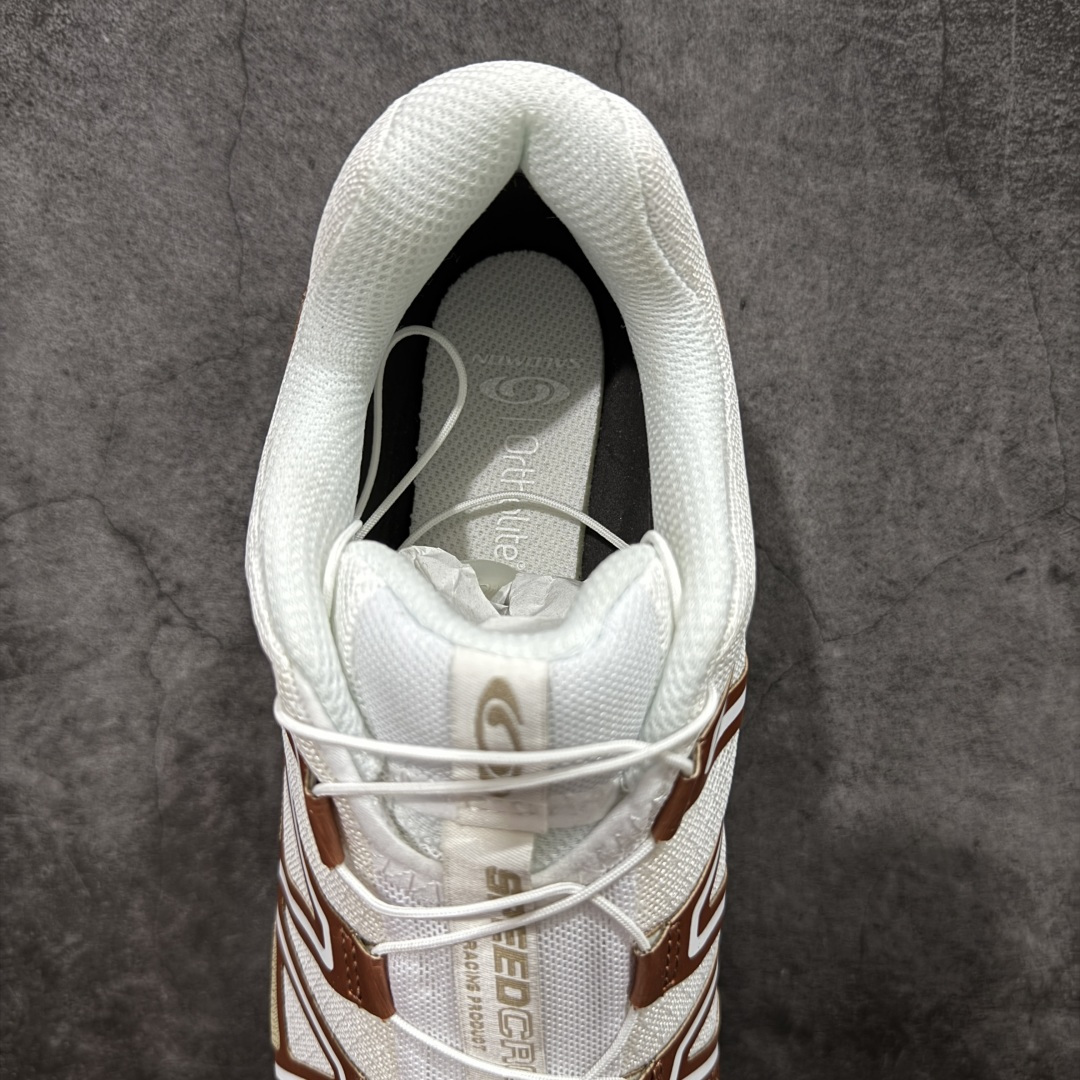 图片[8]-【666版本】萨洛蒙/Salomon Speed Cross 3 织物皮革低帮全能越野透气休闲运动鞋 474306 Salomon 正式推出全新概念鞋款 SPEEDCROSS 以侵略性设计与先锋户外美学融合 相互交织出纵横山野和城市间的跑鞋轮廓 由混合网眼织物与皮革打造鞋面 辅以皮革细节点缀增强视觉冲击 整体以爪痕式的鞋面纹路搭配流线型轮廓呈现 极具辨识度的夸张外大底设计 增高之余更适合城市生活环境的舒适防滑效果 功能性层面 鞋面 3D 开放式网眼最大限度提供着用透气性 并注入合成材料为户外穿着带来极大的耐用和保护性 得益于 Salomon 多项功能性科技 从中底到鞋带系统都为脚部提供了一个安全和舒适的贴合感 并在松散、柔软、崎岖和不平坦的地形环境上带来卓越的抓地力 尺码：36-46含半码-选品中心