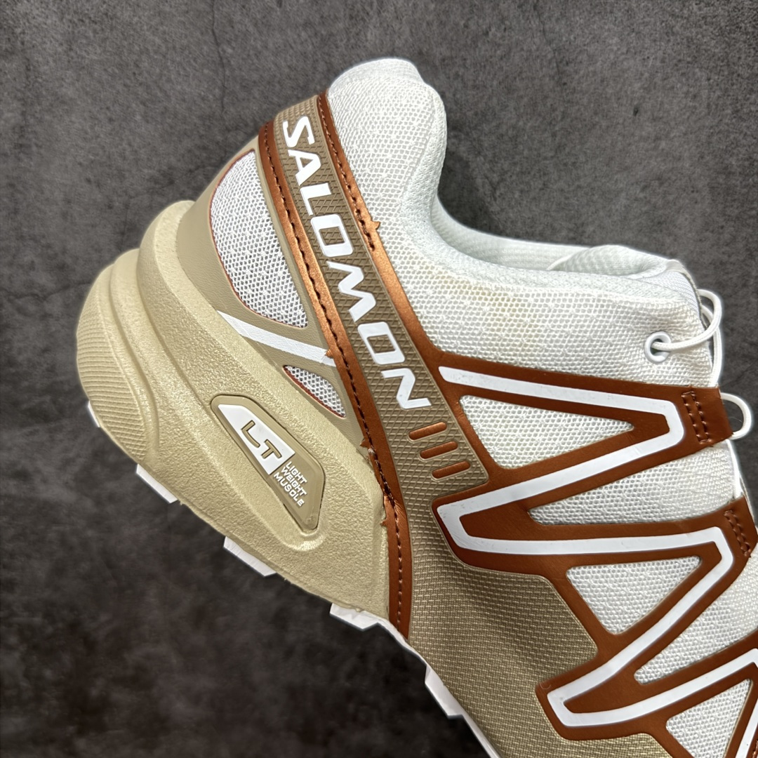 图片[7]-【666版本】萨洛蒙/Salomon Speed Cross 3 织物皮革低帮全能越野透气休闲运动鞋 474306 Salomon 正式推出全新概念鞋款 SPEEDCROSS 以侵略性设计与先锋户外美学融合 相互交织出纵横山野和城市间的跑鞋轮廓 由混合网眼织物与皮革打造鞋面 辅以皮革细节点缀增强视觉冲击 整体以爪痕式的鞋面纹路搭配流线型轮廓呈现 极具辨识度的夸张外大底设计 增高之余更适合城市生活环境的舒适防滑效果 功能性层面 鞋面 3D 开放式网眼最大限度提供着用透气性 并注入合成材料为户外穿着带来极大的耐用和保护性 得益于 Salomon 多项功能性科技 从中底到鞋带系统都为脚部提供了一个安全和舒适的贴合感 并在松散、柔软、崎岖和不平坦的地形环境上带来卓越的抓地力 尺码：36-46含半码-选品中心