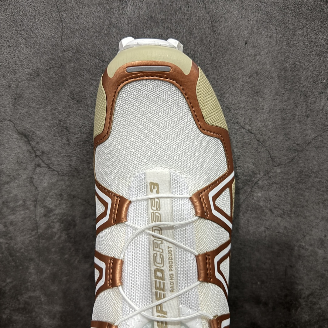 图片[5]-【666版本】萨洛蒙/Salomon Speed Cross 3 织物皮革低帮全能越野透气休闲运动鞋 474306 Salomon 正式推出全新概念鞋款 SPEEDCROSS 以侵略性设计与先锋户外美学融合 相互交织出纵横山野和城市间的跑鞋轮廓 由混合网眼织物与皮革打造鞋面 辅以皮革细节点缀增强视觉冲击 整体以爪痕式的鞋面纹路搭配流线型轮廓呈现 极具辨识度的夸张外大底设计 增高之余更适合城市生活环境的舒适防滑效果 功能性层面 鞋面 3D 开放式网眼最大限度提供着用透气性 并注入合成材料为户外穿着带来极大的耐用和保护性 得益于 Salomon 多项功能性科技 从中底到鞋带系统都为脚部提供了一个安全和舒适的贴合感 并在松散、柔软、崎岖和不平坦的地形环境上带来卓越的抓地力 尺码：36-46含半码-选品中心