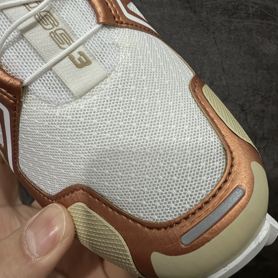 图片[5]-【666版本】萨洛蒙/Salomon Speed Cross 3 织物皮革低帮全能越野透气休闲运动鞋 474306 Salomon 正式推出全新概念鞋款 SPEEDCROSS 以侵略性设计与先锋户外美学融合 相互交织出纵横山野和城市间的跑鞋轮廓 由混合网眼织物与皮革打造鞋面 辅以皮革细节点缀增强视觉冲击 整体以爪痕式的鞋面纹路搭配流线型轮廓呈现 极具辨识度的夸张外大底设计 增高之余更适合城市生活环境的舒适防滑效果 功能性层面 鞋面 3D 开放式网眼最大限度提供着用透气性 并注入合成材料为户外穿着带来极大的耐用和保护性 得益于 Salomon 多项功能性科技 从中底到鞋带系统都为脚部提供了一个安全和舒适的贴合感 并在松散、柔软、崎岖和不平坦的地形环境上带来卓越的抓地力 尺码：36-46含半码-选品中心