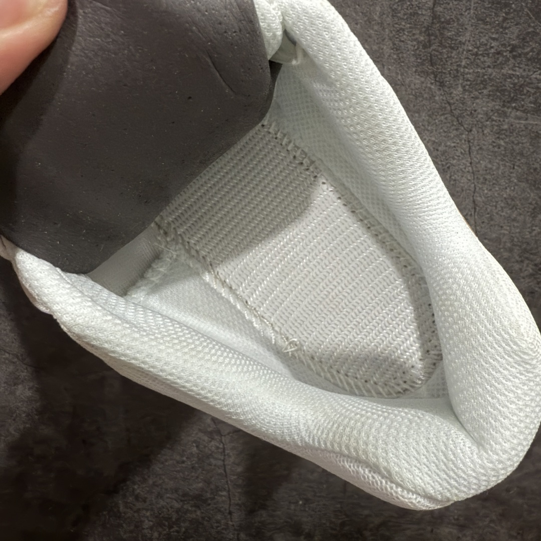 图片[8]-【666版本】萨洛蒙/Salomon Speed Cross 3 织物皮革低帮全能越野透气休闲运动鞋 474306 Salomon 正式推出全新概念鞋款 SPEEDCROSS 以侵略性设计与先锋户外美学融合 相互交织出纵横山野和城市间的跑鞋轮廓 由混合网眼织物与皮革打造鞋面 辅以皮革细节点缀增强视觉冲击 整体以爪痕式的鞋面纹路搭配流线型轮廓呈现 极具辨识度的夸张外大底设计 增高之余更适合城市生活环境的舒适防滑效果 功能性层面 鞋面 3D 开放式网眼最大限度提供着用透气性 并注入合成材料为户外穿着带来极大的耐用和保护性 得益于 Salomon 多项功能性科技 从中底到鞋带系统都为脚部提供了一个安全和舒适的贴合感 并在松散、柔软、崎岖和不平坦的地形环境上带来卓越的抓地力 尺码：36-46含半码-选品中心