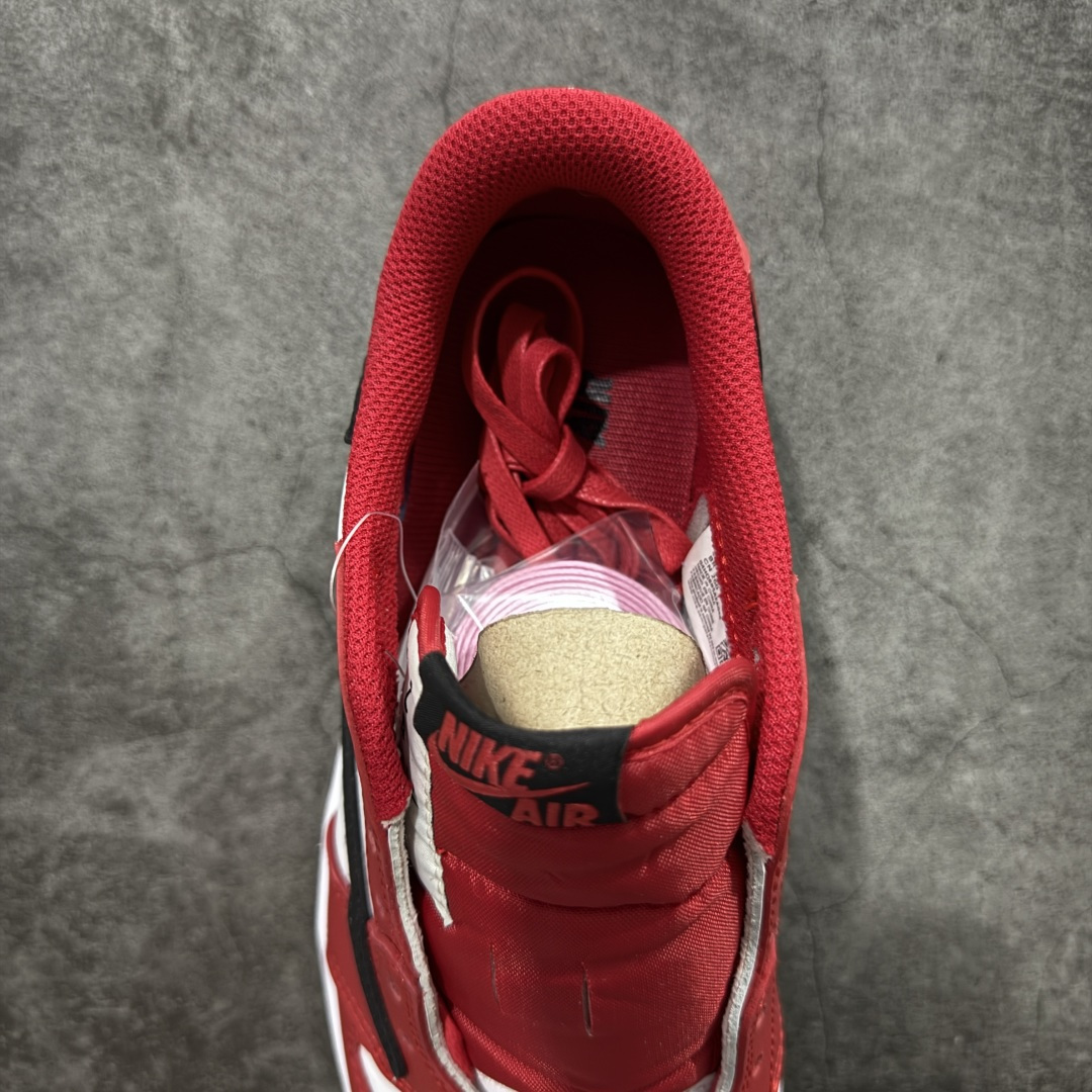 图片[8]-【原厂版】Air Jordan 1 x Travis Scott AJ1 x TS联名白红倒钩低帮 DM7866-101 超级强悍品质 可对比市场各大纯原版本 专业aj大厂出品 对细节的把控毋庸置疑 材料也是用最接近原鞋的头层皮料 所有地方都没有做到减配 原厂鞋楦打造完美鞋型 整体鞋型以及后跟做的弧度做的非常好 鞋带为原厂打蜡鞋带 粗细程度同步原鞋 裁片清洁度到位 无明显瑕疵毛边 免修产品 正确针车 该重针 该有尖角的地方都有做到 鞋价格非常香 转手可闭眼卖高价 到手各位就知道货有多好 绝对秒杀一切同价格货品 尺码：36-47.5-选品中心