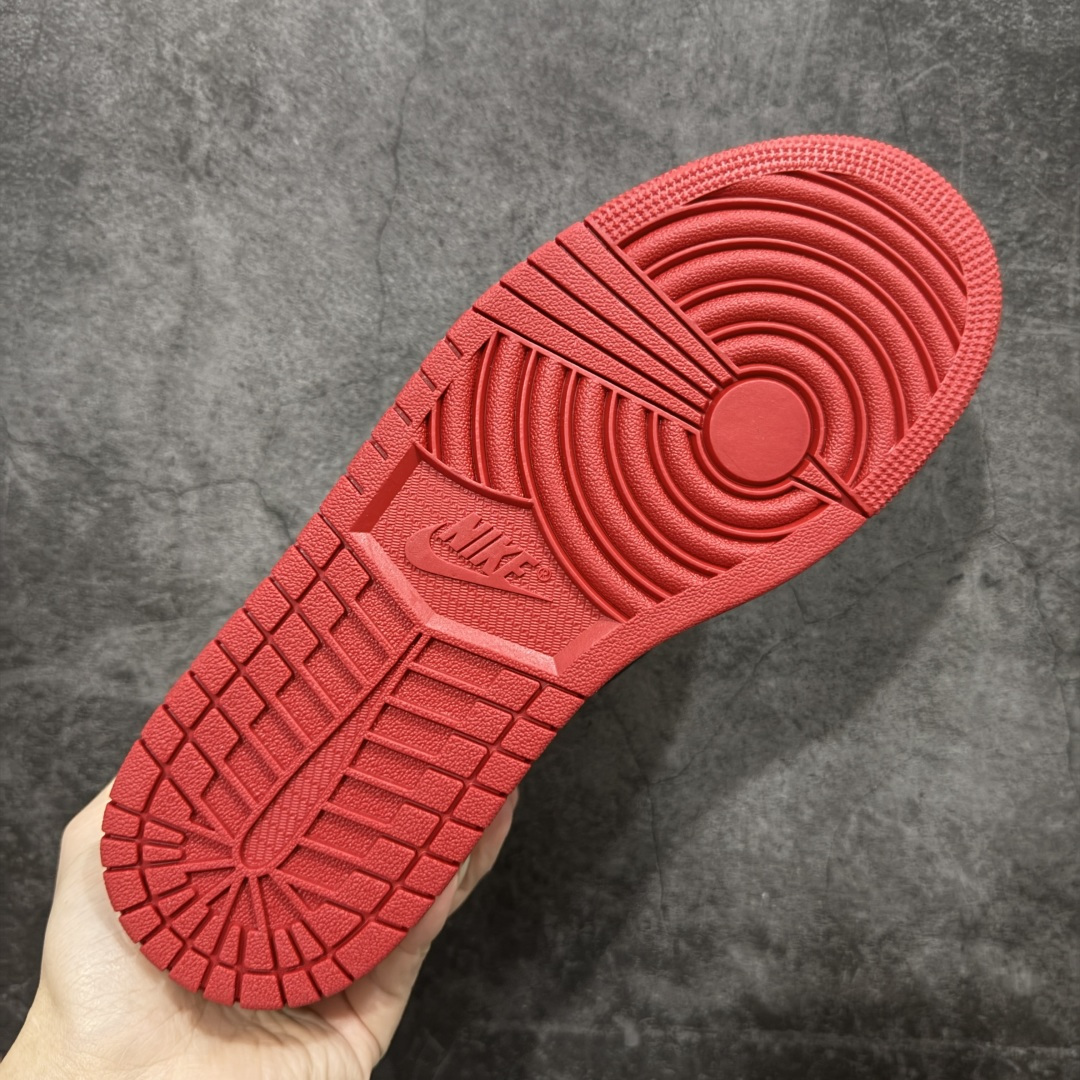 图片[9]-【原厂版】Air Jordan 1 x Travis Scott AJ1 x TS联名白红倒钩低帮 DM7866-101 超级强悍品质 可对比市场各大纯原版本 专业aj大厂出品 对细节的把控毋庸置疑 材料也是用最接近原鞋的头层皮料 所有地方都没有做到减配 原厂鞋楦打造完美鞋型 整体鞋型以及后跟做的弧度做的非常好 鞋带为原厂打蜡鞋带 粗细程度同步原鞋 裁片清洁度到位 无明显瑕疵毛边 免修产品 正确针车 该重针 该有尖角的地方都有做到 鞋价格非常香 转手可闭眼卖高价 到手各位就知道货有多好 绝对秒杀一切同价格货品 尺码：36-47.5-选品中心