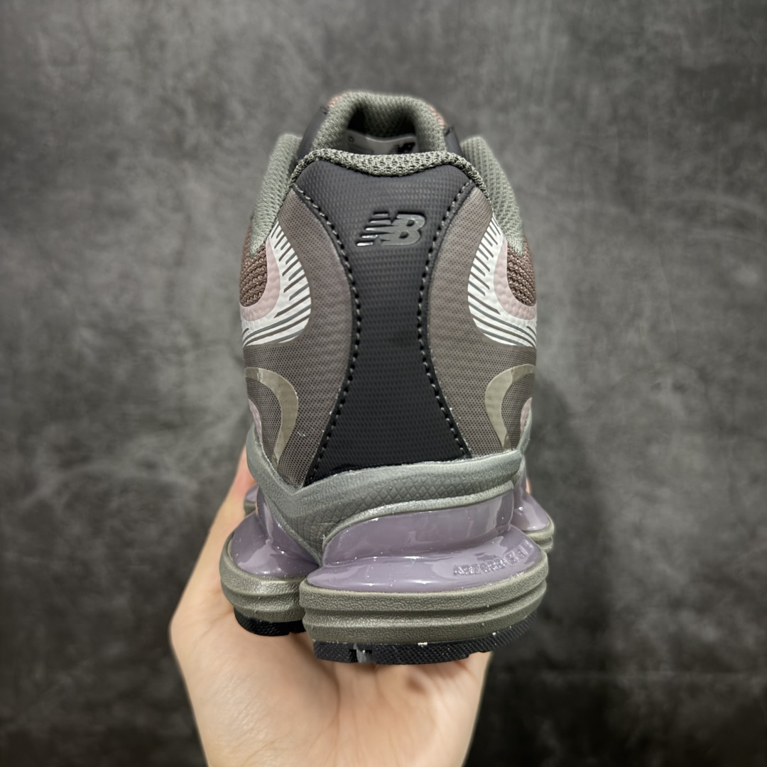 图片[4]-【纯原版】New Balance 新百伦 NB2000 网面休闲鞋 U20002T8 NB官方重磅新品 一款融合复古设计与现代科技的跑鞋，以其经典的造型和舒适脚感，成为2025年复古潮流爱好的推荐单品。 极具视觉冲击力的5根ABZORB单元，以及无缝鞋面的设计，加上3M反光材质的装饰，比之前推出的9060系列更夸张，更具未来感。 货号：U20005F9 尺码：36-46.5-选品中心