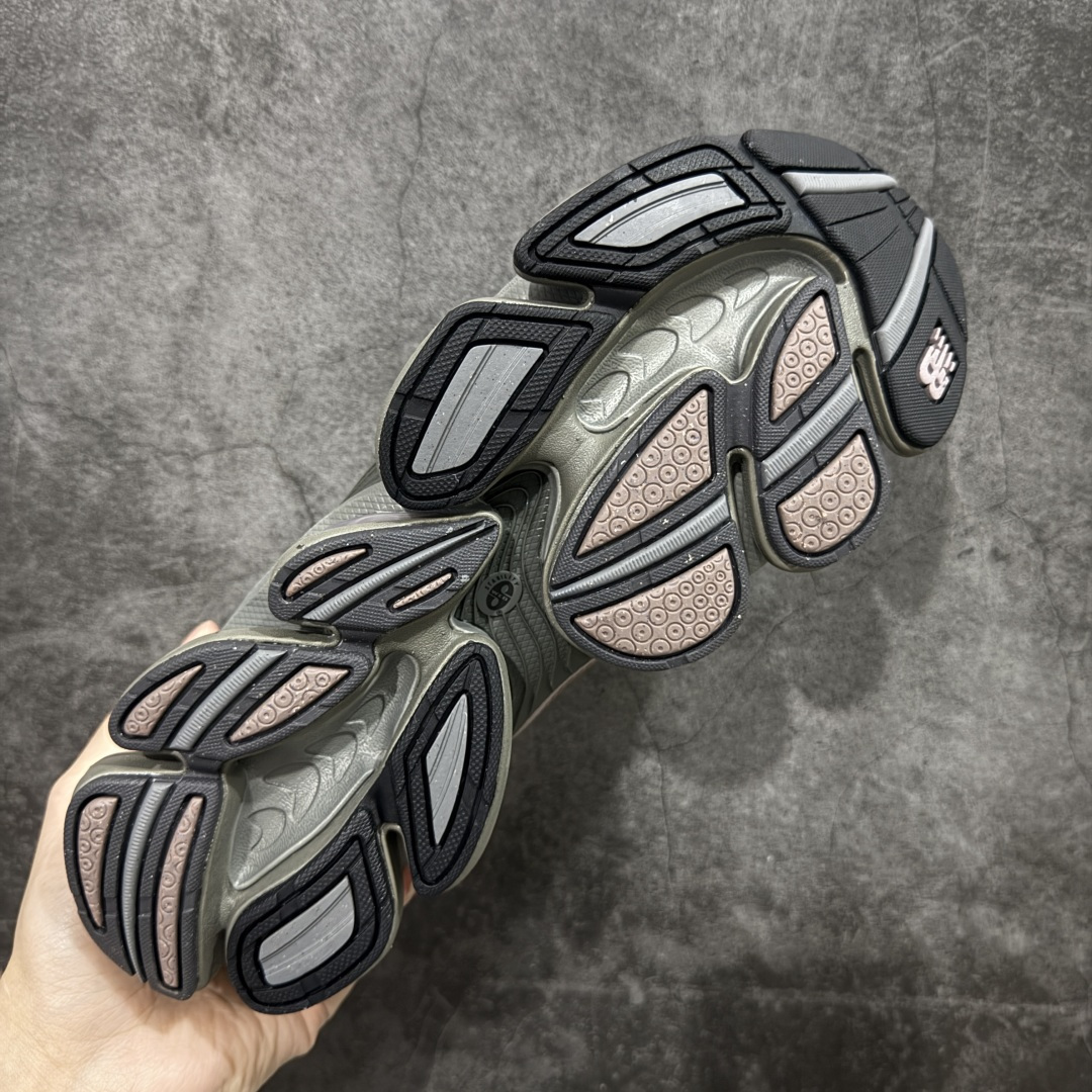 图片[9]-【纯原版】New Balance 新百伦 NB2000 网面休闲鞋 U20002T8 NB官方重磅新品 一款融合复古设计与现代科技的跑鞋，以其经典的造型和舒适脚感，成为2025年复古潮流爱好的推荐单品。 极具视觉冲击力的5根ABZORB单元，以及无缝鞋面的设计，加上3M反光材质的装饰，比之前推出的9060系列更夸张，更具未来感。 货号：U20005F9 尺码：36-46.5-选品中心