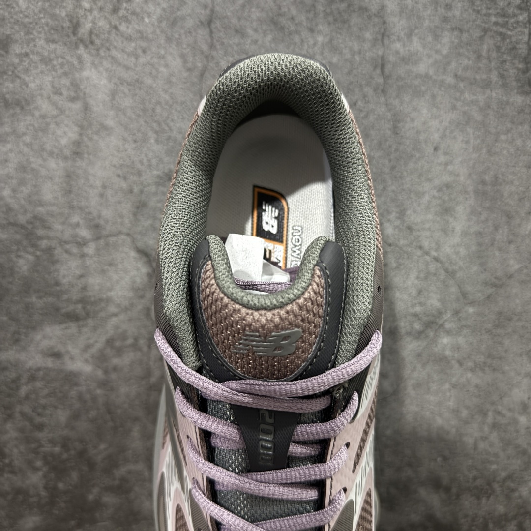 图片[8]-【纯原版】New Balance 新百伦 NB2000 网面休闲鞋 U20002T8 NB官方重磅新品 一款融合复古设计与现代科技的跑鞋，以其经典的造型和舒适脚感，成为2025年复古潮流爱好的推荐单品。 极具视觉冲击力的5根ABZORB单元，以及无缝鞋面的设计，加上3M反光材质的装饰，比之前推出的9060系列更夸张，更具未来感。 货号：U20005F9 尺码：36-46.5-选品中心