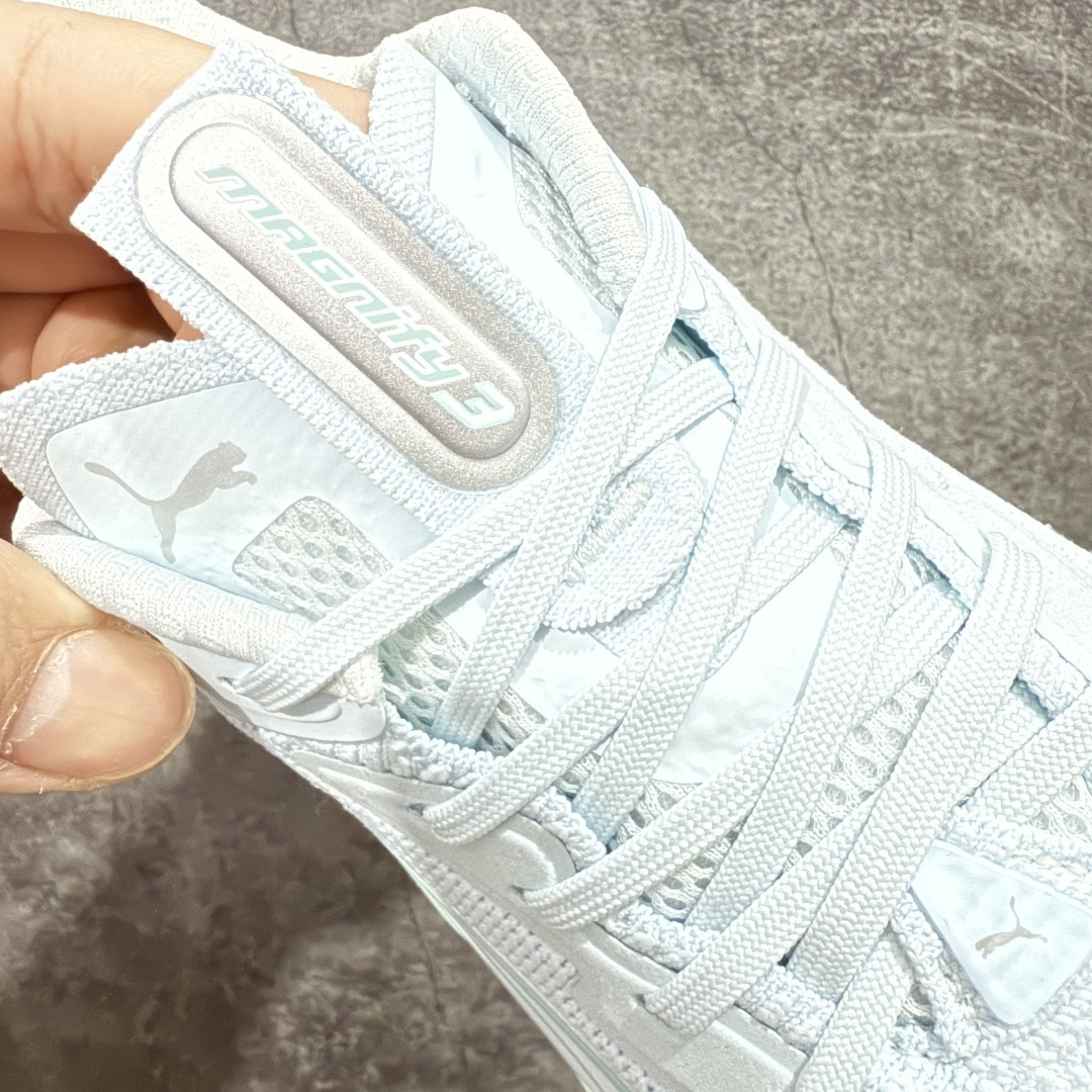 图片[6]-【纯原版】彪马彪破3 PUMA MAGNIFY NITRO 3代 PUMA跑鞋为跑步蓄 能，功能性和美观性兼备。搭载 PUMA NITRO 氮气中底，具备轻量与高缓冲回弹特性，打造柔软舒适脚感。以简约流畅的线条勾勒 PUMA 跑道，为鞋款增添一抹灵动气质。 鞋面 采用轻量化高弹织物鞋面，上脚透气舒适包覆，还确保了耐穿性和支撑性助力急速畅跑 中底 超临界NITRO氮气中底结合厚底轮廓舒适缓震，提供能力反馈，轻便柔软 跑步通勤皆可 鞋侧 PUMA 流线型跑道以明亮色彩呈现，勾勒活力运动美学 外底 采用 PUMAGRIP橡胶大底，止滑耐磨赋予跑者灵活自如的运动体验 货号 311047-04 尺码 36 37 37.5 38 38.5 39 40 40.5 41 42 42.5 43 44 44.5 45-选品中心