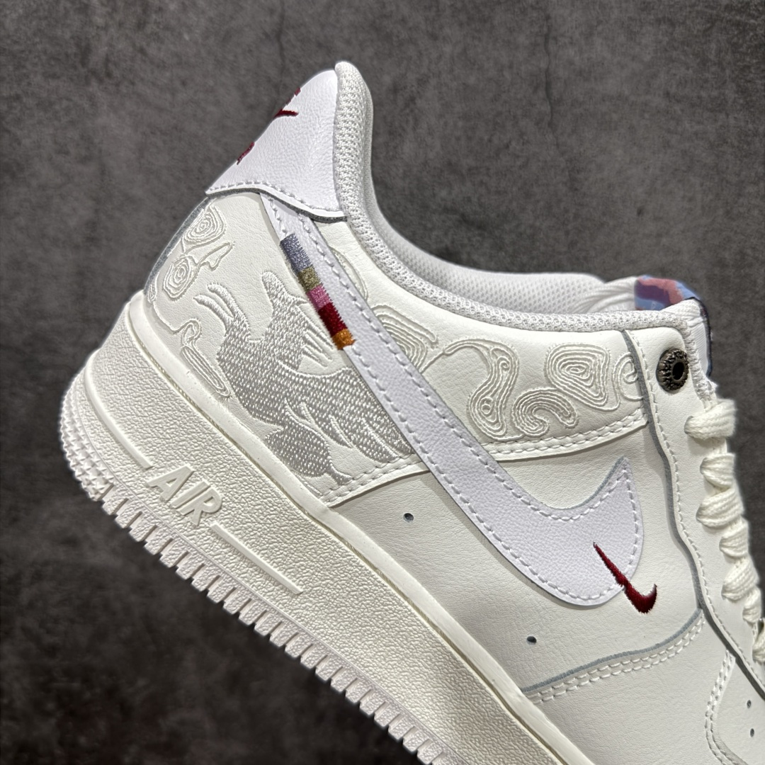 图片[7]-【666版本】Nike Air Force 1\’07 Low 马年限定 空军一号低帮休闲板鞋 IQ1119-011  原版品质 正确刺绣 专柜特供 原楦头原纸板 定制五金配件 内置全掌气垫 原厂鞋底   尺码：36 36.5 37.5 38 38.5 39 40 40.5 41 42 42.5 43 44 44.5 45 46-选品中心