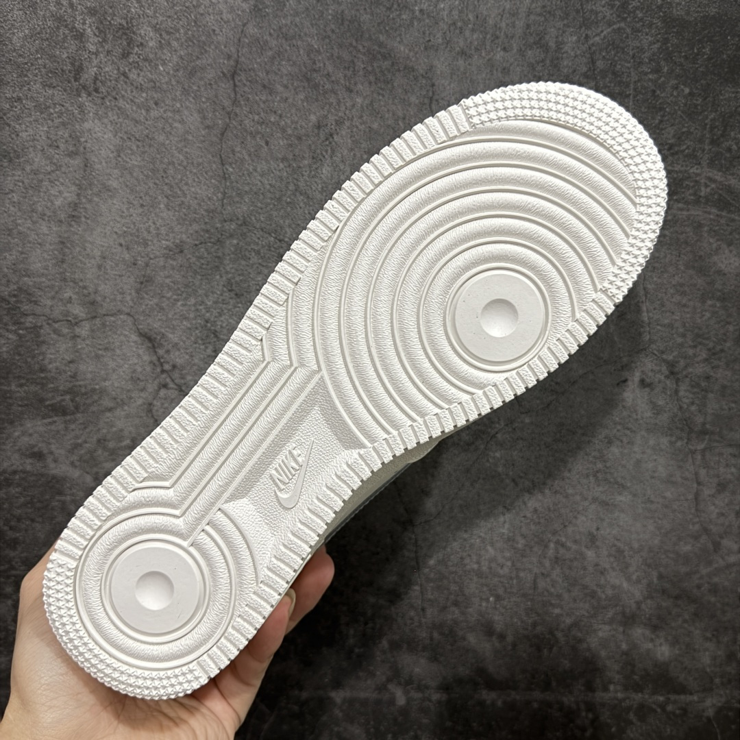 图片[9]-【666版本】Nike Air Force 1\’07 Low 马年限定 空军一号低帮休闲板鞋 IQ1119-011  原版品质 正确刺绣 专柜特供 原楦头原纸板 定制五金配件 内置全掌气垫 原厂鞋底   尺码：36 36.5 37.5 38 38.5 39 40 40.5 41 42 42.5 43 44 44.5 45 46-选品中心