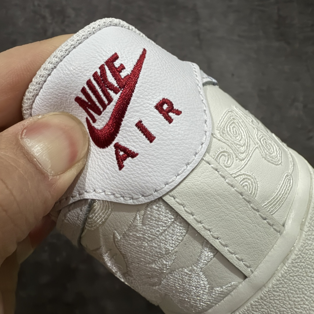 图片[2]-【666版本】Nike Air Force 1\’07 Low 马年限定 空军一号低帮休闲板鞋 IQ1119-011  原版品质 正确刺绣 专柜特供 原楦头原纸板 定制五金配件 内置全掌气垫 原厂鞋底   尺码：36 36.5 37.5 38 38.5 39 40 40.5 41 42 42.5 43 44 44.5 45 46-选品中心