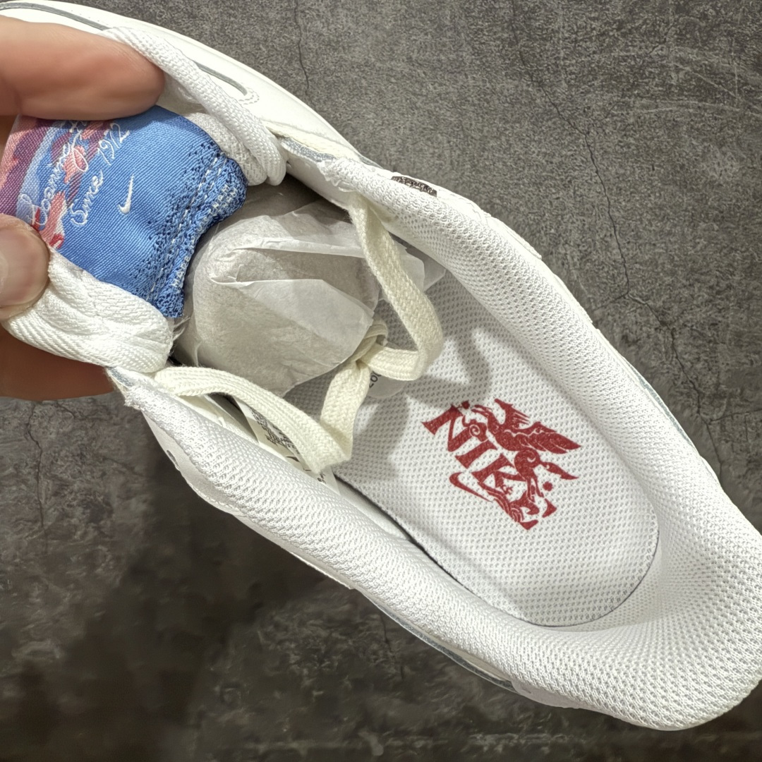 图片[7]-【666版本】Nike Air Force 1\’07 Low 马年限定 空军一号低帮休闲板鞋 IQ1119-011  原版品质 正确刺绣 专柜特供 原楦头原纸板 定制五金配件 内置全掌气垫 原厂鞋底   尺码：36 36.5 37.5 38 38.5 39 40 40.5 41 42 42.5 43 44 44.5 45 46-选品中心