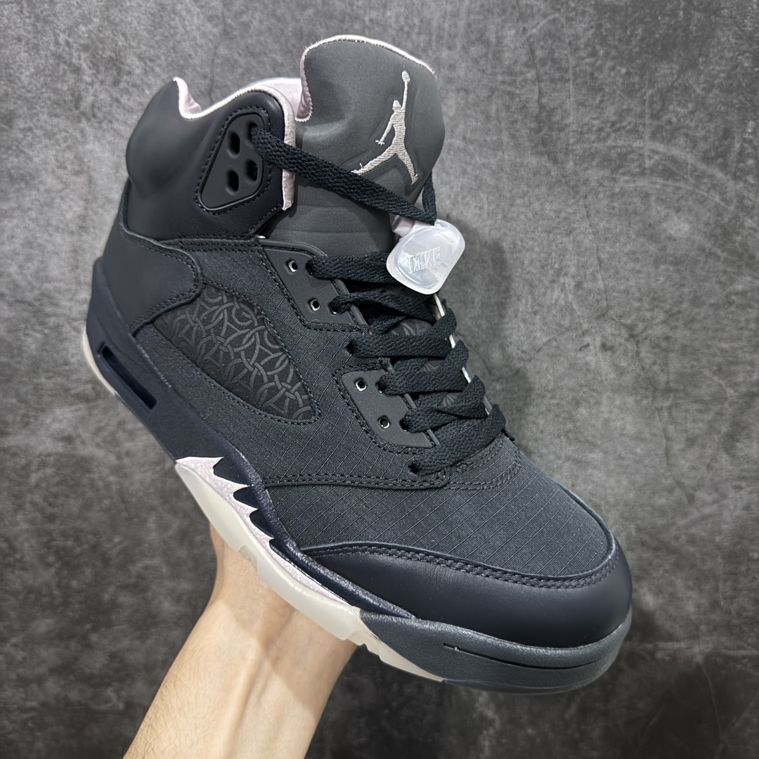 图片[3]-【外贸纯原】PSG x Air Jordan 5 Retro AJ5 乔5大巴黎 HQ3004-001  外贸大厂出品 原材料顶级品质 鞋面大胆使用格纹织物 + 皮革的组合方式，PSG Logo 暗藏于 AJ5 标志性的鞋侧网眼。  尺码：40 40.5 41 42 42.5 43 44 44.5 45 46 47.5-选品中心