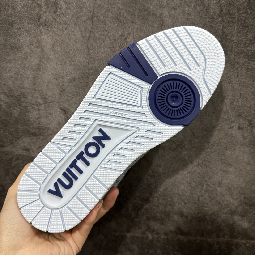 图片[9]-【莞产YS版本】Louis Vuitton Trainer lv时装走秀运动鞋 完美鞋型超高的清洁度 零毛边线头瑕疵 全套原楦原纸版原鞋开模 全网最具灵魂的版型 正确原装黄色鞋盒 正确中底印花 鞋面印花3D高频深度立体 全鞋电脑针车 紧密相连 针距密度一致 环保乳胶注塑鞋垫 厚度脚感还原原版 皮面裁剪部位 统一油边封口工艺 原装橡胶大底含胶量大底组合零偏差 专柜全套包装 防尘袋 说明书 质保卡 尺码： 39 40 41 42 43 44 45-选品中心