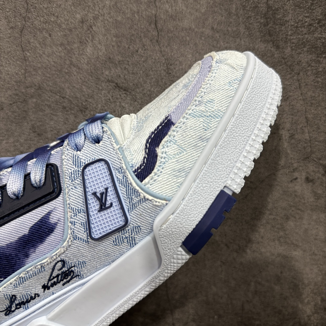 图片[6]-【莞产YS版本】Louis Vuitton Trainer lv时装走秀运动鞋 完美鞋型超高的清洁度 零毛边线头瑕疵 全套原楦原纸版原鞋开模 全网最具灵魂的版型 正确原装黄色鞋盒 正确中底印花 鞋面印花3D高频深度立体 全鞋电脑针车 紧密相连 针距密度一致 环保乳胶注塑鞋垫 厚度脚感还原原版 皮面裁剪部位 统一油边封口工艺 原装橡胶大底含胶量大底组合零偏差 专柜全套包装 防尘袋 说明书 质保卡 尺码： 39 40 41 42 43 44 45-选品中心