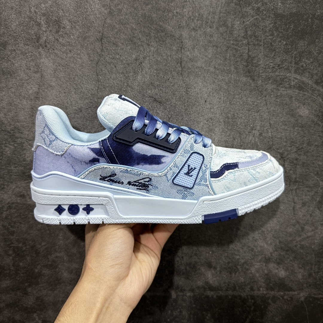 【莞产YS版本】Louis Vuitton Trainer lv时装走秀运动鞋 完美鞋型超高的清洁度 零毛边线头瑕疵 全套原楦原纸版原鞋开模 全网最具灵魂的版型 正确原装黄色鞋盒 正确中底印花 鞋面印花3D高频深度立体 全鞋电脑针车 紧密相连 针距密度一致 环保乳胶注塑鞋垫 厚度脚感还原原版 皮面裁剪部位 统一油边封口工艺 原装橡胶大底含胶量大底组合零偏差 专柜全套包装 防尘袋 说明书 质保卡 尺码: 39 40 41 42 43 44 45-选品中心