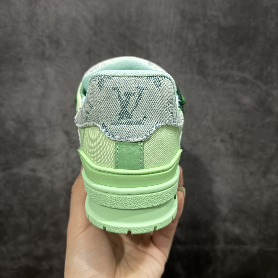 图片[4]-【莞产YS版本】Louis Vuitton Trainer lv时装走秀运动鞋 完美鞋型超高的清洁度 零毛边线头瑕疵 全套原楦原纸版原鞋开模 全网最具灵魂的版型 正确原装黄色鞋盒 正确中底印花 鞋面印花3D高频深度立体 全鞋电脑针车 紧密相连 针距密度一致 环保乳胶注塑鞋垫 厚度脚感还原原版 皮面裁剪部位 统一油边封口工艺 原装橡胶大底含胶量大底组合零偏差 专柜全套包装 防尘袋 说明书 质保卡 尺码： 39 40 41 42 43 44 45-选品中心