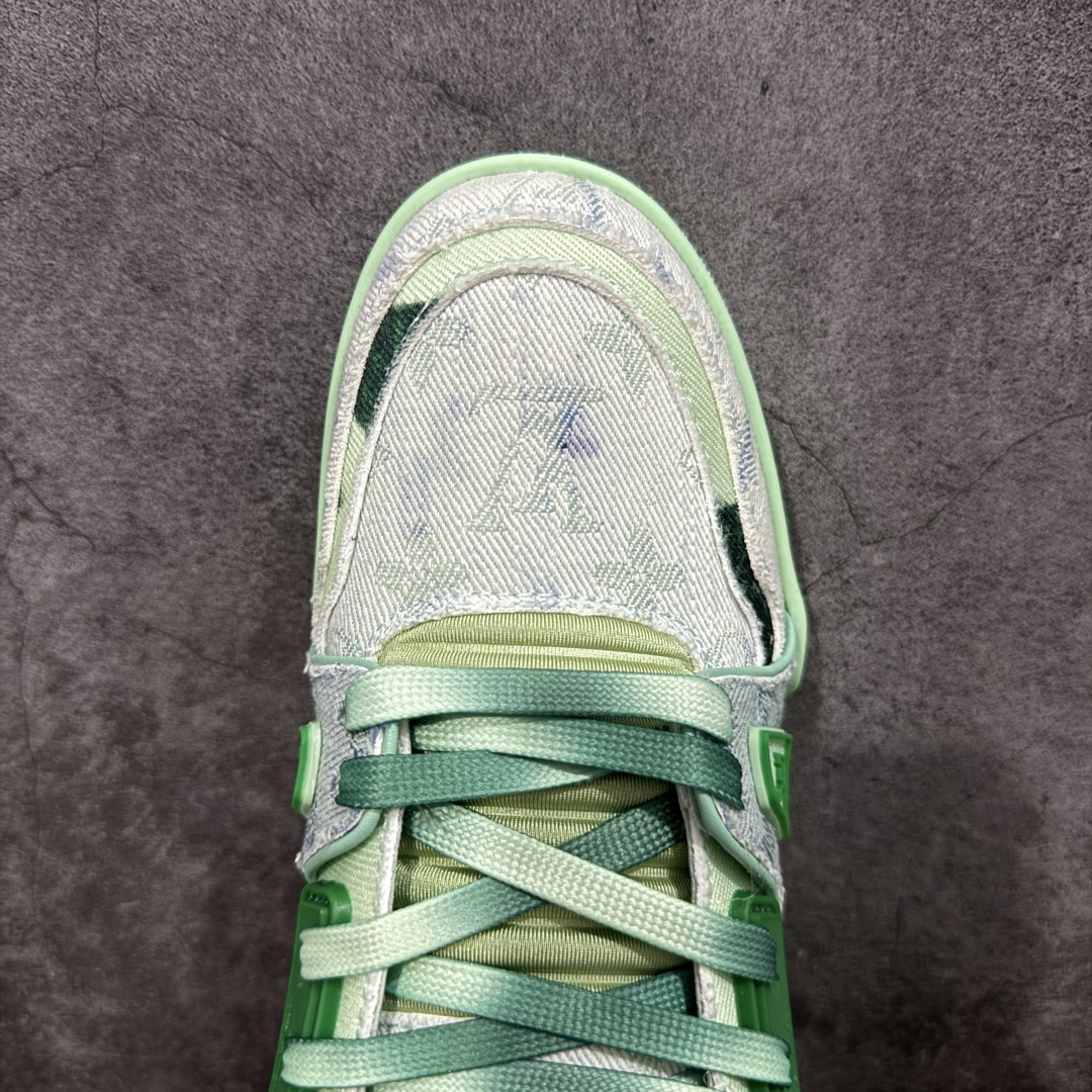 图片[5]-【莞产YS版本】Louis Vuitton Trainer lv时装走秀运动鞋 完美鞋型超高的清洁度 零毛边线头瑕疵 全套原楦原纸版原鞋开模 全网最具灵魂的版型 正确原装黄色鞋盒 正确中底印花 鞋面印花3D高频深度立体 全鞋电脑针车 紧密相连 针距密度一致 环保乳胶注塑鞋垫 厚度脚感还原原版 皮面裁剪部位 统一油边封口工艺 原装橡胶大底含胶量大底组合零偏差 专柜全套包装 防尘袋 说明书 质保卡 尺码： 39 40 41 42 43 44 45-选品中心