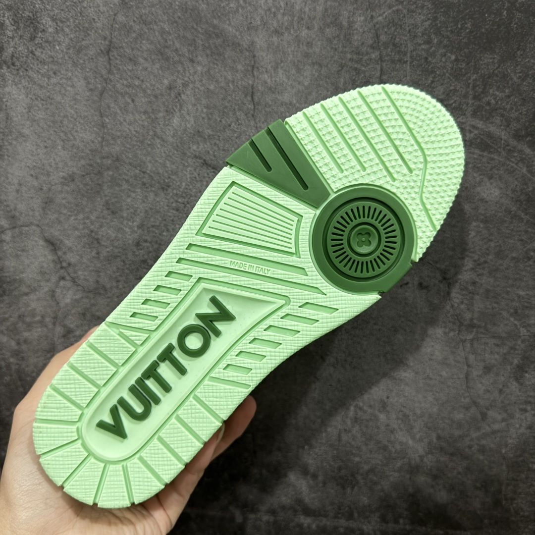 图片[9]-【莞产YS版本】Louis Vuitton Trainer lv时装走秀运动鞋 完美鞋型超高的清洁度 零毛边线头瑕疵 全套原楦原纸版原鞋开模 全网最具灵魂的版型 正确原装黄色鞋盒 正确中底印花 鞋面印花3D高频深度立体 全鞋电脑针车 紧密相连 针距密度一致 环保乳胶注塑鞋垫 厚度脚感还原原版 皮面裁剪部位 统一油边封口工艺 原装橡胶大底含胶量大底组合零偏差 专柜全套包装 防尘袋 说明书 质保卡 尺码： 39 40 41 42 43 44 45-选品中心