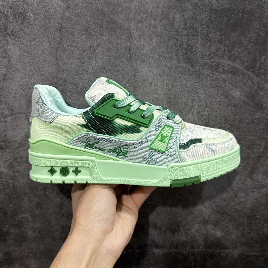 【莞产YS版本】Louis Vuitton Trainer lv时装走秀运动鞋 完美鞋型超高的清洁度 零毛边线头瑕疵 全套原楦原纸版原鞋开模 全网最具灵魂的版型 正确原装黄色鞋盒 正确中底印花 鞋面印花3D高频深度立体 全鞋电脑针车 紧密相连 针距密度一致 环保乳胶注塑鞋垫 厚度脚感还原原版 皮面裁剪部位 统一油边封口工艺 原装橡胶大底含胶量大底组合零偏差 专柜全套包装 防尘袋 说明书 质保卡 尺码: 39 40 41 42 43 44 45-选品中心