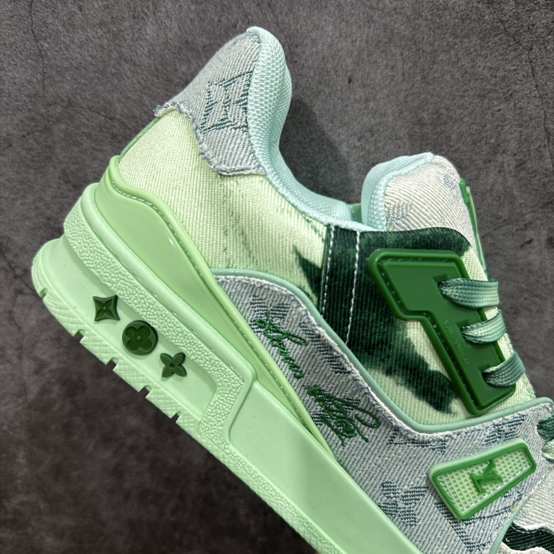 图片[7]-【莞产YS版本】Louis Vuitton Trainer lv时装走秀运动鞋 完美鞋型超高的清洁度 零毛边线头瑕疵 全套原楦原纸版原鞋开模 全网最具灵魂的版型 正确原装黄色鞋盒 正确中底印花 鞋面印花3D高频深度立体 全鞋电脑针车 紧密相连 针距密度一致 环保乳胶注塑鞋垫 厚度脚感还原原版 皮面裁剪部位 统一油边封口工艺 原装橡胶大底含胶量大底组合零偏差 专柜全套包装 防尘袋 说明书 质保卡 尺码： 39 40 41 42 43 44 45-选品中心