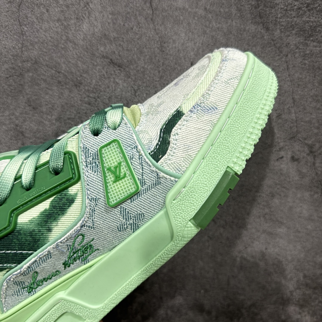 图片[6]-【莞产YS版本】Louis Vuitton Trainer lv时装走秀运动鞋 完美鞋型超高的清洁度 零毛边线头瑕疵 全套原楦原纸版原鞋开模 全网最具灵魂的版型 正确原装黄色鞋盒 正确中底印花 鞋面印花3D高频深度立体 全鞋电脑针车 紧密相连 针距密度一致 环保乳胶注塑鞋垫 厚度脚感还原原版 皮面裁剪部位 统一油边封口工艺 原装橡胶大底含胶量大底组合零偏差 专柜全套包装 防尘袋 说明书 质保卡 尺码： 39 40 41 42 43 44 45-选品中心