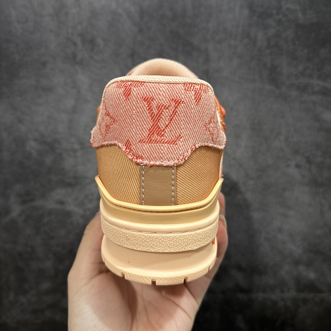 图片[4]-【莞产YS版本】Louis Vuitton Trainer lv时装走秀运动鞋 完美鞋型超高的清洁度 零毛边线头瑕疵 全套原楦原纸版原鞋开模 全网最具灵魂的版型 正确原装黄色鞋盒 正确中底印花 鞋面印花3D高频深度立体 全鞋电脑针车 紧密相连 针距密度一致 环保乳胶注塑鞋垫 厚度脚感还原原版 皮面裁剪部位 统一油边封口工艺 原装橡胶大底含胶量大底组合零偏差 专柜全套包装 防尘袋 说明书 质保卡 尺码： 39 40 41 42 43 44 45-选品中心