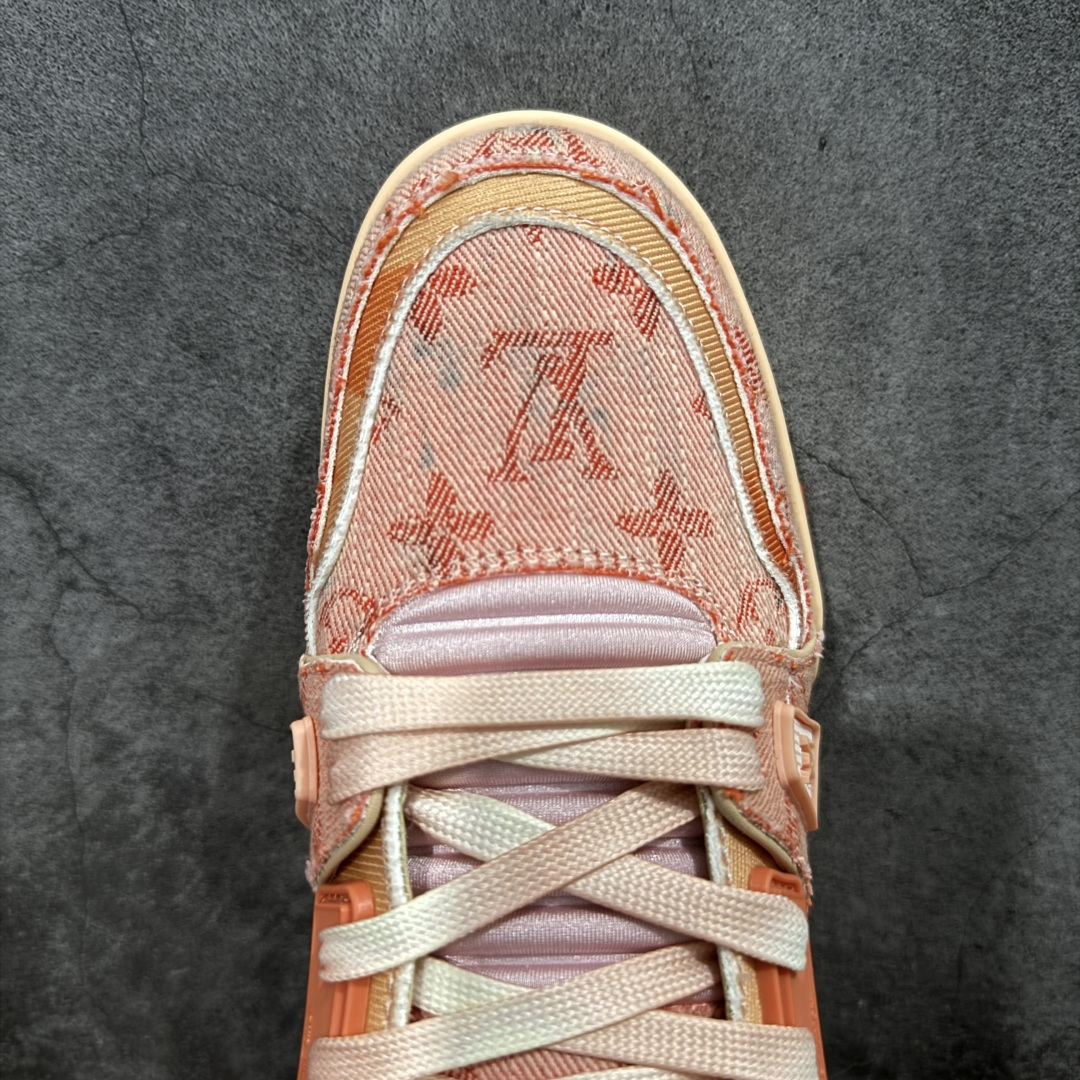 图片[5]-【莞产YS版本】Louis Vuitton Trainer lv时装走秀运动鞋 完美鞋型超高的清洁度 零毛边线头瑕疵 全套原楦原纸版原鞋开模 全网最具灵魂的版型 正确原装黄色鞋盒 正确中底印花 鞋面印花3D高频深度立体 全鞋电脑针车 紧密相连 针距密度一致 环保乳胶注塑鞋垫 厚度脚感还原原版 皮面裁剪部位 统一油边封口工艺 原装橡胶大底含胶量大底组合零偏差 专柜全套包装 防尘袋 说明书 质保卡 尺码： 39 40 41 42 43 44 45-选品中心