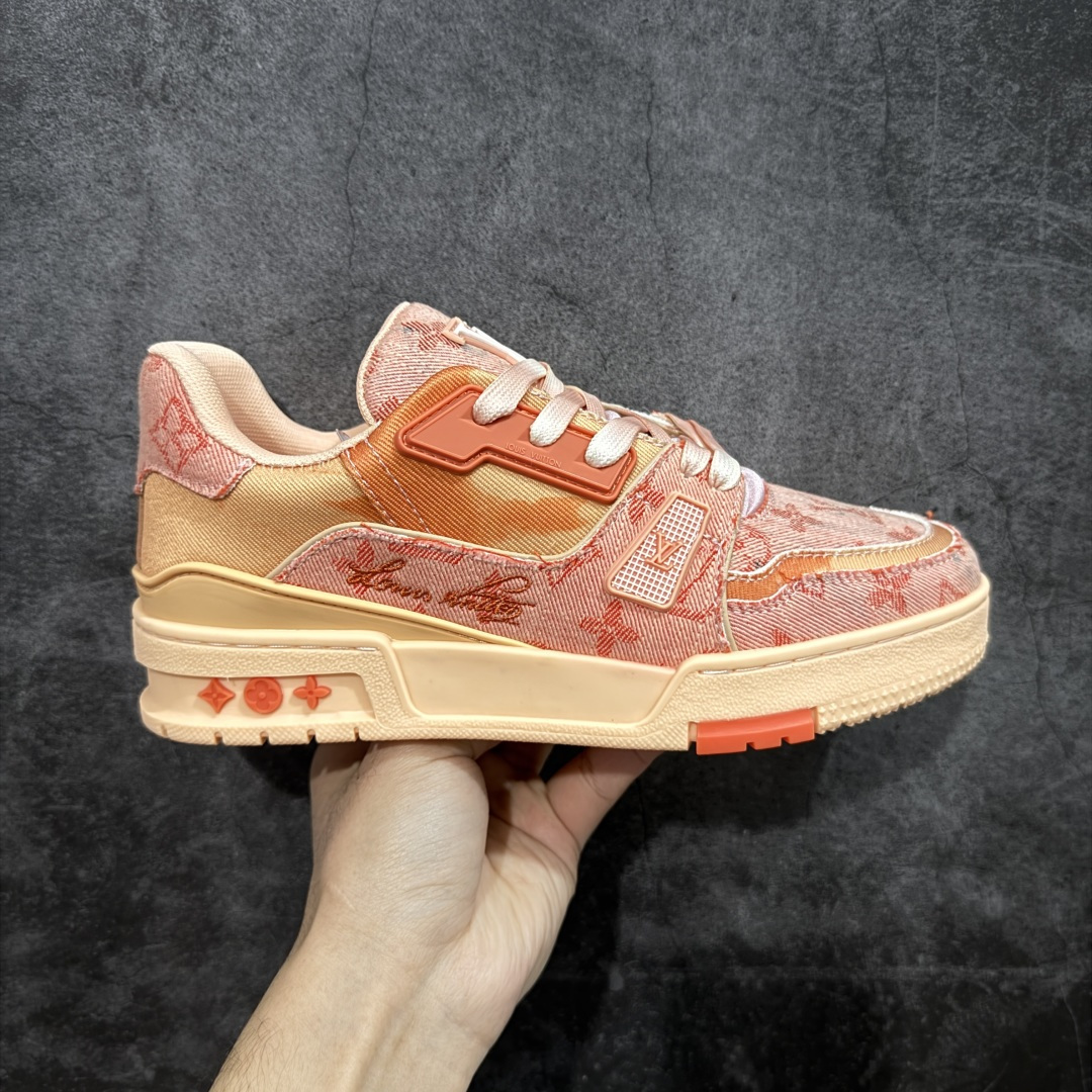 【莞产YS版本】Louis Vuitton Trainer lv时装走秀运动鞋 完美鞋型超高的清洁度 零毛边线头瑕疵 全套原楦原纸版原鞋开模 全网最具灵魂的版型 正确原装黄色鞋盒 正确中底印花 鞋面印花3D高频深度立体 全鞋电脑针车 紧密相连 针距密度一致 环保乳胶注塑鞋垫 厚度脚感还原原版 皮面裁剪部位 统一油边封口工艺 原装橡胶大底含胶量大底组合零偏差 专柜全套包装 防尘袋 说明书 质保卡 尺码: 39 40 41 42 43 44 45-选品中心