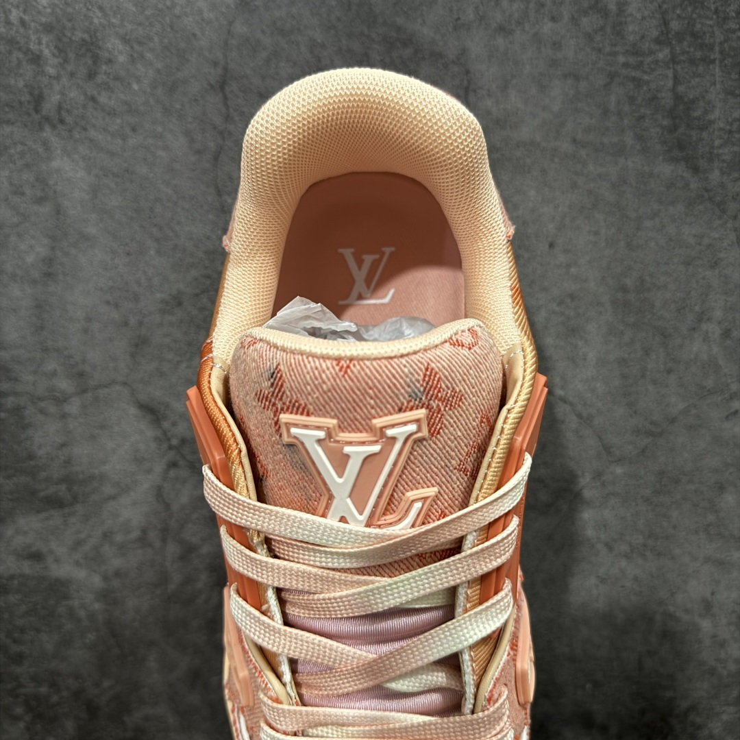 图片[8]-【莞产YS版本】Louis Vuitton Trainer lv时装走秀运动鞋 完美鞋型超高的清洁度 零毛边线头瑕疵 全套原楦原纸版原鞋开模 全网最具灵魂的版型 正确原装黄色鞋盒 正确中底印花 鞋面印花3D高频深度立体 全鞋电脑针车 紧密相连 针距密度一致 环保乳胶注塑鞋垫 厚度脚感还原原版 皮面裁剪部位 统一油边封口工艺 原装橡胶大底含胶量大底组合零偏差 专柜全套包装 防尘袋 说明书 质保卡 尺码： 39 40 41 42 43 44 45-选品中心