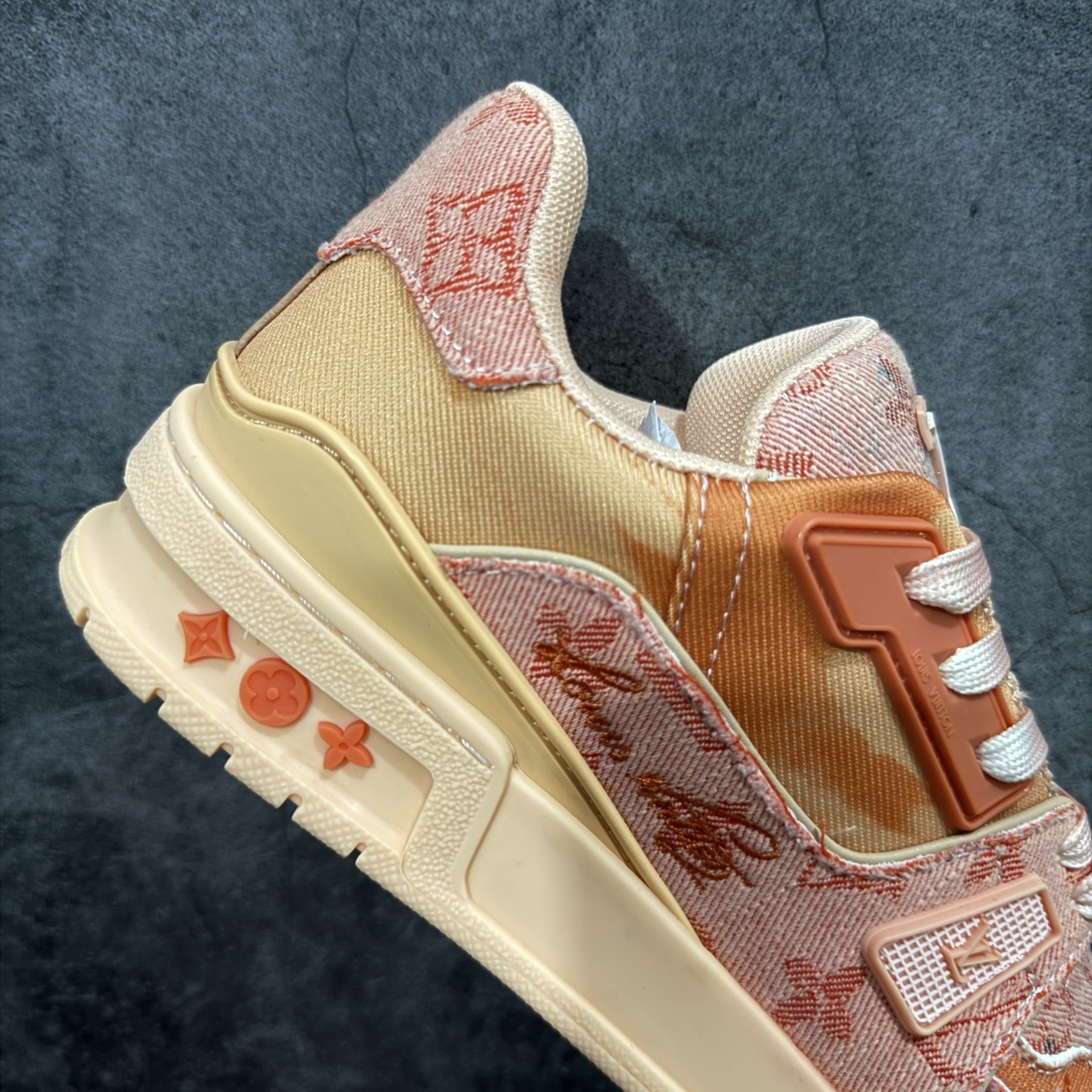 图片[7]-【莞产YS版本】Louis Vuitton Trainer lv时装走秀运动鞋 完美鞋型超高的清洁度 零毛边线头瑕疵 全套原楦原纸版原鞋开模 全网最具灵魂的版型 正确原装黄色鞋盒 正确中底印花 鞋面印花3D高频深度立体 全鞋电脑针车 紧密相连 针距密度一致 环保乳胶注塑鞋垫 厚度脚感还原原版 皮面裁剪部位 统一油边封口工艺 原装橡胶大底含胶量大底组合零偏差 专柜全套包装 防尘袋 说明书 质保卡 尺码： 39 40 41 42 43 44 45-选品中心