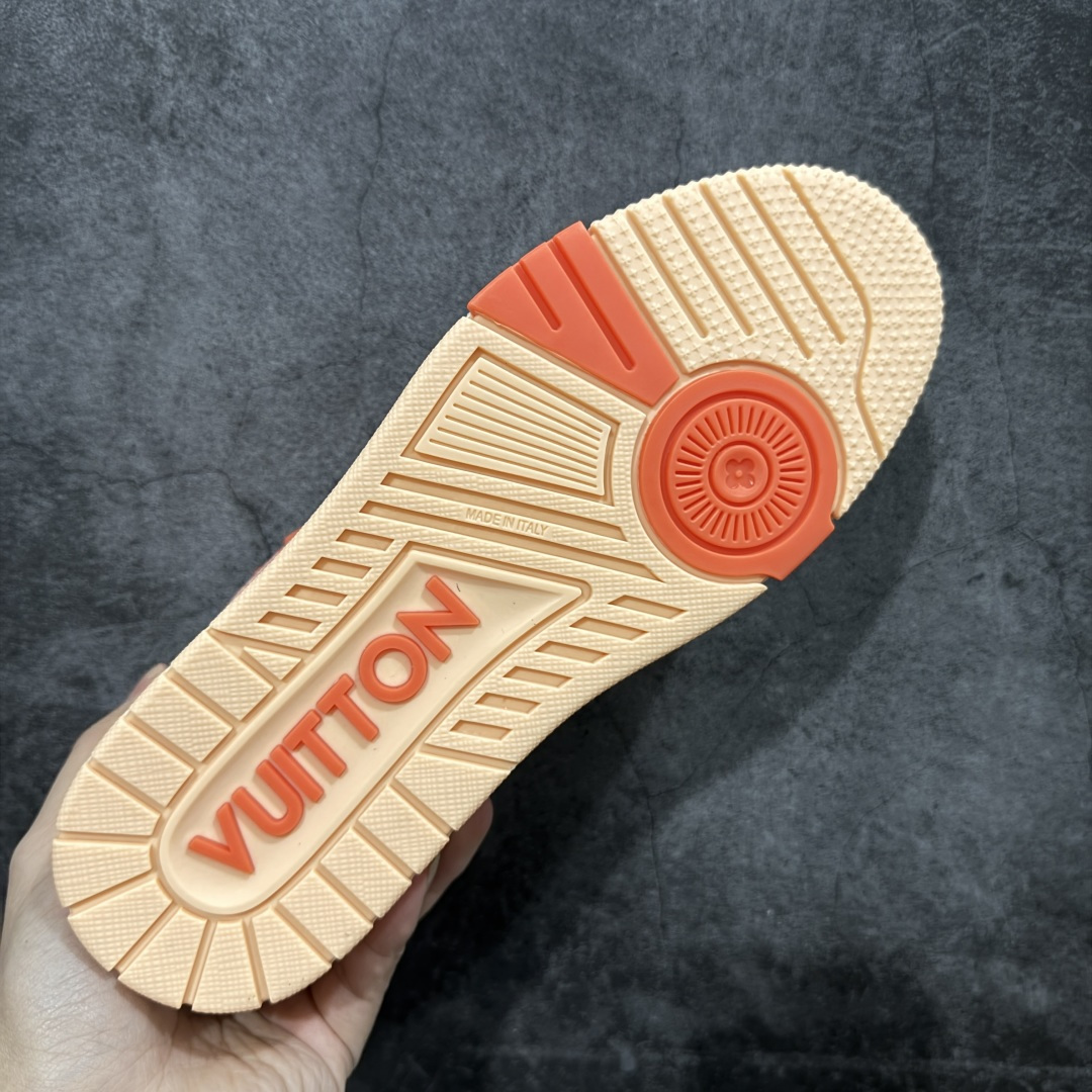 图片[9]-【莞产YS版本】Louis Vuitton Trainer lv时装走秀运动鞋 完美鞋型超高的清洁度 零毛边线头瑕疵 全套原楦原纸版原鞋开模 全网最具灵魂的版型 正确原装黄色鞋盒 正确中底印花 鞋面印花3D高频深度立体 全鞋电脑针车 紧密相连 针距密度一致 环保乳胶注塑鞋垫 厚度脚感还原原版 皮面裁剪部位 统一油边封口工艺 原装橡胶大底含胶量大底组合零偏差 专柜全套包装 防尘袋 说明书 质保卡 尺码： 39 40 41 42 43 44 45-选品中心