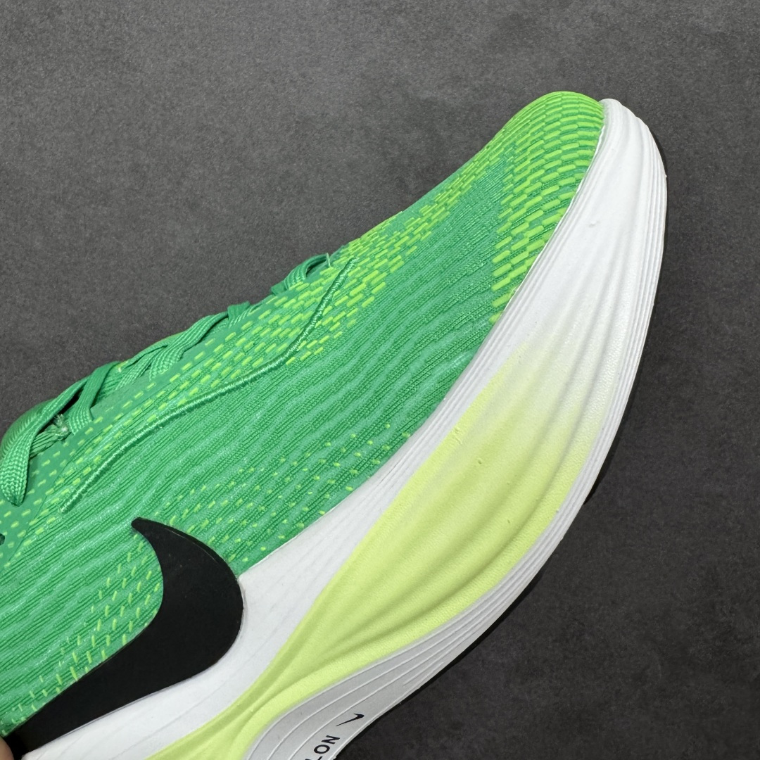 图片[5]-【公司级】Nike Zoom VOMERO 耐克 舒适减震防滑 低帮跑步鞋 全掌ReactX泡绵中底 前掌和后跟还配备了Air Zoom气垫单元 据说跑起来更快更舒适哦 这次最大的升级点 首次引入了ReactX泡绵 尺码：36-45 货号：YC2661-009-选品中心