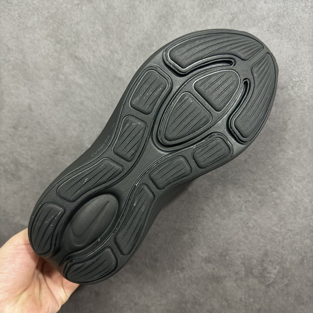 图片[9]-【公司级】Nike Zoom VOMERO 耐克 舒适减震防滑 低帮跑步鞋 全掌ReactX泡绵中底 前掌和后跟还配备了Air Zoom气垫单元 据说跑起来更快更舒适哦 这次最大的升级点 首次引入了ReactX泡绵 尺码：40-45 货号：YC2661-002-选品中心