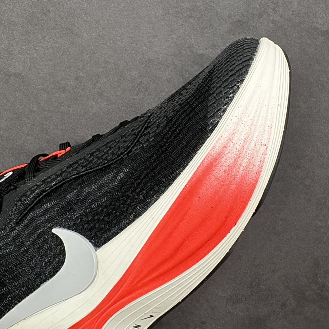 图片[5]-【公司级】Nike Zoom VOMERO 耐克 舒适减震防滑 低帮跑步鞋 全掌ReactX泡绵中底 前掌和后跟还配备了Air Zoom气垫单元 据说跑起来更快更舒适哦 这次最大的升级点 首次引入了ReactX泡绵 尺码：36-45 货号：YC2661-003-选品中心