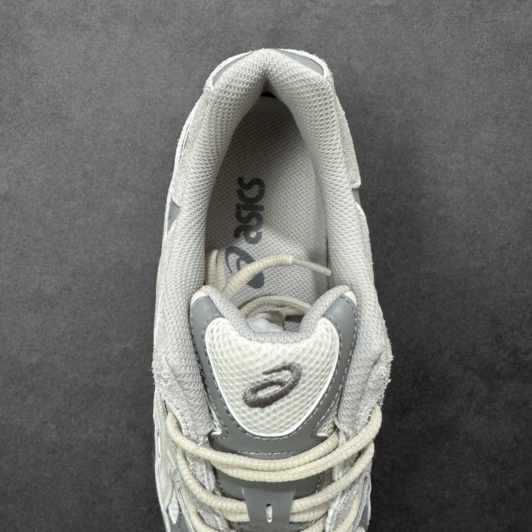 图片[7]-【升级版】Asics Gel-NYC复古单品 亚瑟士ASICSTIGER秋季新款休闲鞋 厚底街头运动休闲鞋 ASICS亚瑟士推出全新GEL-NYC，彰显纽约都市活力 这次的新系列融入了多个版本GEL的经典设计风格，广受好评。其设计灵感来源于GEL-NIMBUS 3,GEL-MC PLUS V 和 GEL-CUMULUS 16 这些往日经典鞋款。GEL-NYC使用GEL-CUMULUS 16鞋款的鞋楦设计,展现了独特的现代化美学。鞋底采用了轻质发泡材料,并在后跟和前掌处采用了ASICS亚瑟士核心科技——GEL缓震胶,赋予鞋款强大的缓冲性能,提供了更柔软舒适的穿着体验。而在原有设计的启发之上,此次鞋款采用更贴合当今潮流趋势的材料和创新技术,展现出纽约充满活力的都市精神。 尺码：36-47 编码：1201A789-103-选品中心