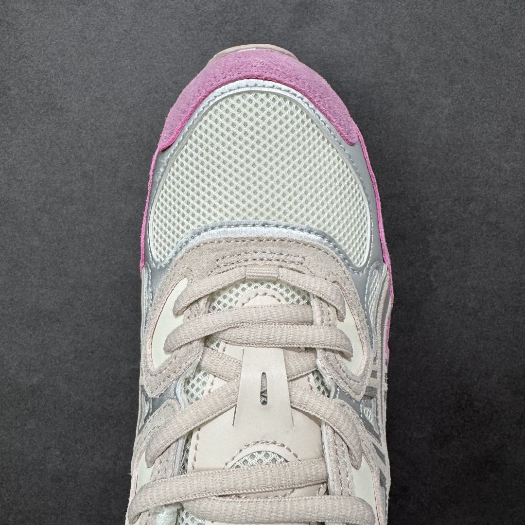 图片[8]-【升级版】Asics Gel-NYC复古单品 亚瑟士ASICSTIGER秋季新款休闲鞋 厚底街头运动休闲鞋 ASICS亚瑟士推出全新GEL-NYC，彰显纽约都市活力 这次的新系列融入了多个版本GEL的经典设计风格，广受好评。其设计灵感来源于GEL-NIMBUS 3,GEL-MC PLUS V 和 GEL-CUMULUS 16 这些往日经典鞋款。GEL-NYC使用GEL-CUMULUS 16鞋款的鞋楦设计,展现了独特的现代化美学。鞋底采用了轻质发泡材料,并在后跟和前掌处采用了ASICS亚瑟士核心科技——GEL缓震胶,赋予鞋款强大的缓冲性能,提供了更柔软舒适的穿着体验。而在原有设计的启发之上,此次鞋款采用更贴合当今潮流趋势的材料和创新技术,展现出纽约充满活力的都市精神。 尺码：36-47 编码：1203A383-104-选品中心