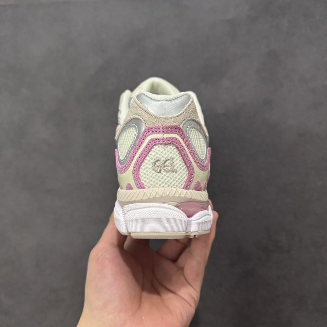 图片[4]-【升级版】Asics Gel-NYC复古单品 亚瑟士ASICSTIGER秋季新款休闲鞋 厚底街头运动休闲鞋 ASICS亚瑟士推出全新GEL-NYC，彰显纽约都市活力 这次的新系列融入了多个版本GEL的经典设计风格，广受好评。其设计灵感来源于GEL-NIMBUS 3,GEL-MC PLUS V 和 GEL-CUMULUS 16 这些往日经典鞋款。GEL-NYC使用GEL-CUMULUS 16鞋款的鞋楦设计,展现了独特的现代化美学。鞋底采用了轻质发泡材料,并在后跟和前掌处采用了ASICS亚瑟士核心科技——GEL缓震胶,赋予鞋款强大的缓冲性能,提供了更柔软舒适的穿着体验。而在原有设计的启发之上,此次鞋款采用更贴合当今潮流趋势的材料和创新技术,展现出纽约充满活力的都市精神。 尺码：36-47 编码：1203A383-104-选品中心