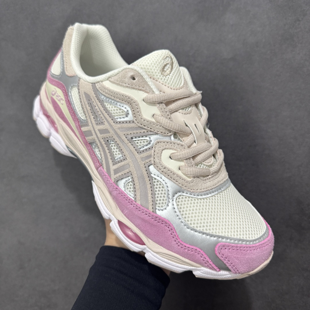 图片[3]-【升级版】Asics Gel-NYC复古单品 亚瑟士ASICSTIGER秋季新款休闲鞋 厚底街头运动休闲鞋 ASICS亚瑟士推出全新GEL-NYC，彰显纽约都市活力 这次的新系列融入了多个版本GEL的经典设计风格，广受好评。其设计灵感来源于GEL-NIMBUS 3,GEL-MC PLUS V 和 GEL-CUMULUS 16 这些往日经典鞋款。GEL-NYC使用GEL-CUMULUS 16鞋款的鞋楦设计,展现了独特的现代化美学。鞋底采用了轻质发泡材料,并在后跟和前掌处采用了ASICS亚瑟士核心科技——GEL缓震胶,赋予鞋款强大的缓冲性能,提供了更柔软舒适的穿着体验。而在原有设计的启发之上,此次鞋款采用更贴合当今潮流趋势的材料和创新技术,展现出纽约充满活力的都市精神。 尺码：36-47 编码：1203A383-104-选品中心
